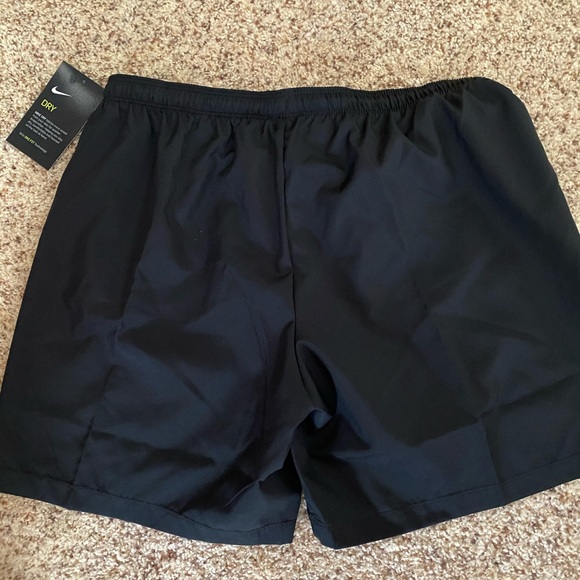 NWT WOMENS Nike dry fit black shorts - Picture 3 of 4